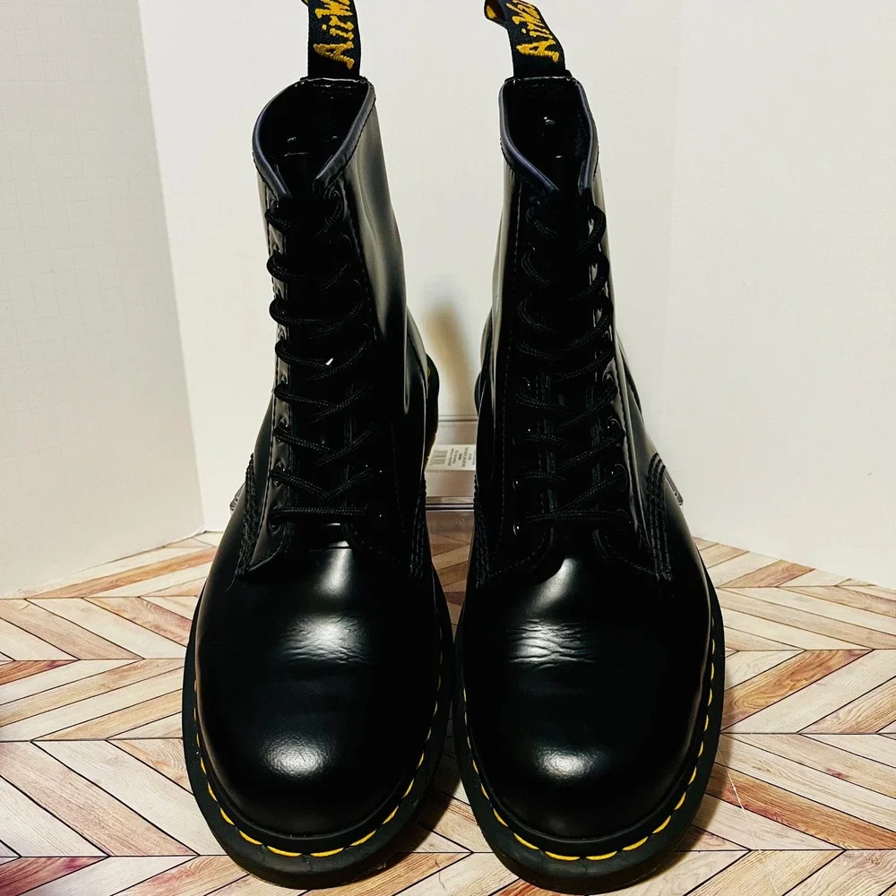 Dr Martens 1460 Smooth Leather Lace Up Boots Men 8 Women 9 Black 8-Eye Punk Goth